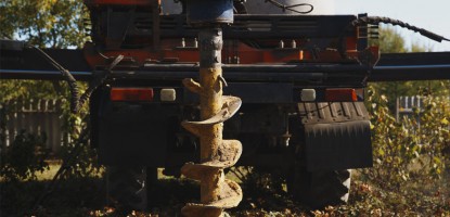 A Complete Guide to Solid Stem vs. Hollow Stem Augers